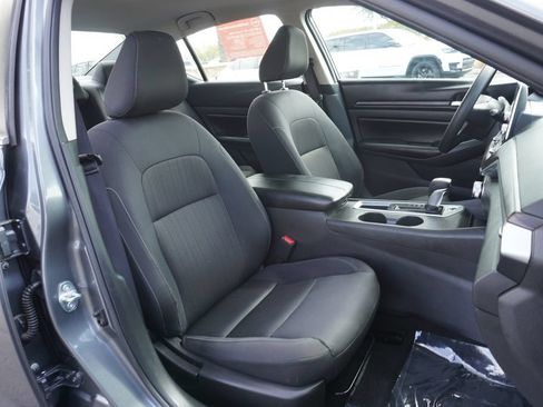 Certified 2025 Nissan Altima 2.5 SV FWD image 12
