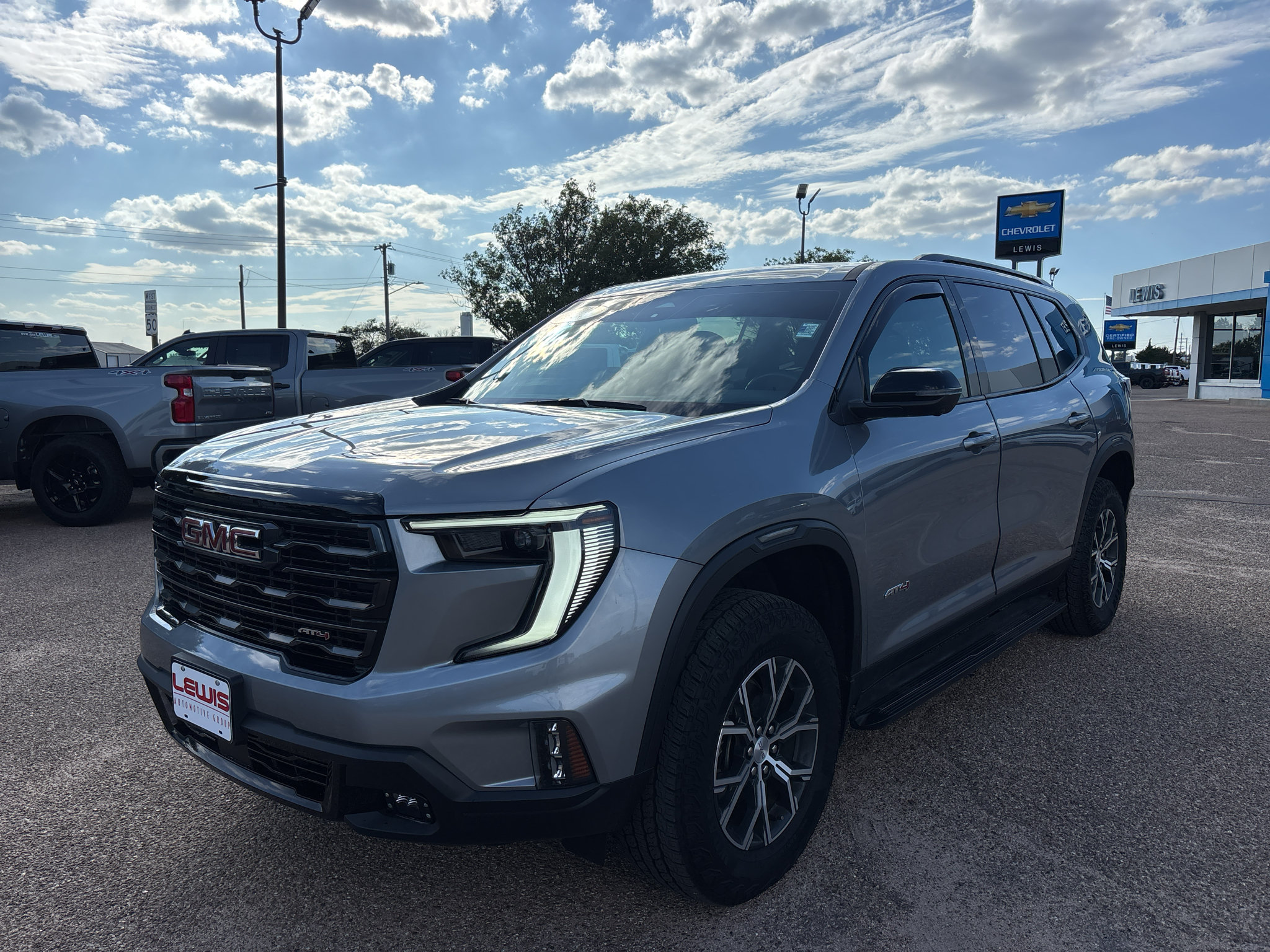 Used 2024 GMC Acadia AT4 w/ Luxury Package AWD/4WD image 4