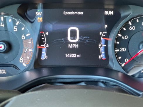 Used 2025 Jeep Compass Limited image 21