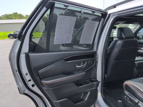 Used 2025 Honda Pilot TrailSport image 33