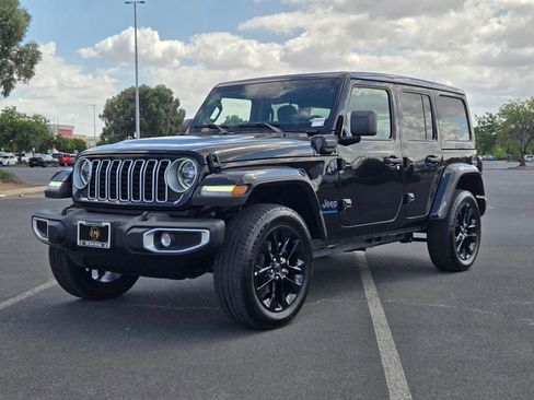 Used 2025 Jeep Wrangler Unlimited Sahara w/ Safety Group AWD/4WD image 9