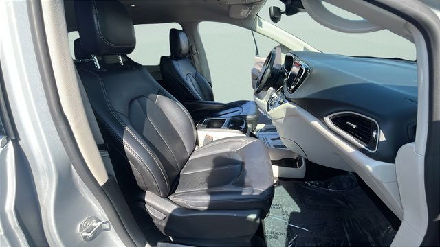 Used 2024 Chrysler Pacifica Touring-L FWD image 28