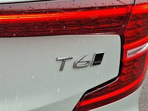 Used 2019 Volvo S60 T6 Momentum w/ Premium Package image 30