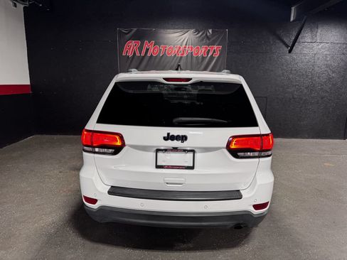 Used 2019 Jeep Grand Cherokee Laredo AWD/4WD image 4