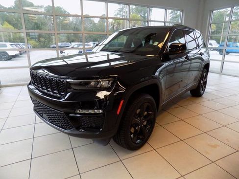 New 2025 Jeep Grand Cherokee Limited w/ Luxury Tech Group II image 3