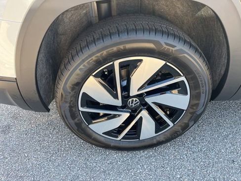 New 2026 Volkswagen Atlas SE image 25