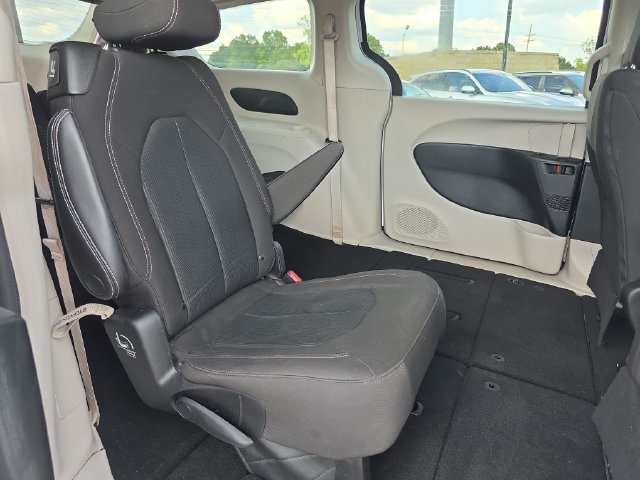 Used 2023 Chrysler Voyager LX FWD image 15
