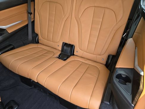 Used 2021 BMW X7 xDrive40i w/ Premium Package AWD/4WD image 31