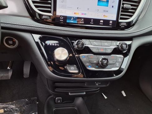 New 2026 Chrysler Pacifica Select image 16