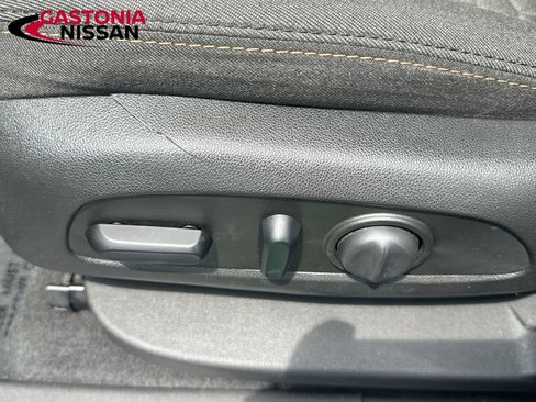 Used 2018 Chevrolet Equinox LT w/ Sun & Infotainment Package FWD image 25
