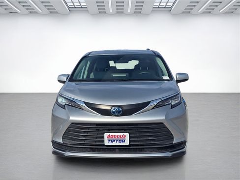 Used 2021 Toyota Sienna LE image 8