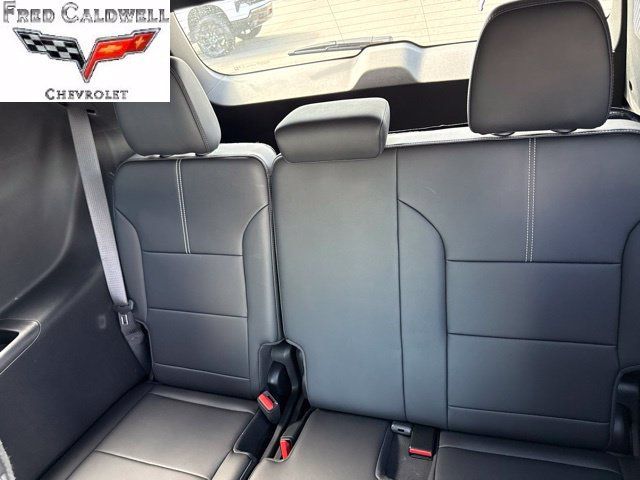Used 2025 GMC Acadia Elevation w/ Elevation Premium Package FWD image 11