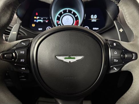 Used 2022 Aston Martin V8 Vantage Coupe RWD image 18
