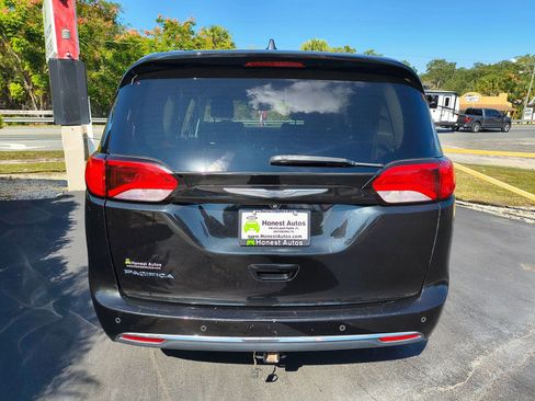 Used 2017 Chrysler Pacifica Touring-L Plus w/ Advanced Safetytec Group image 5