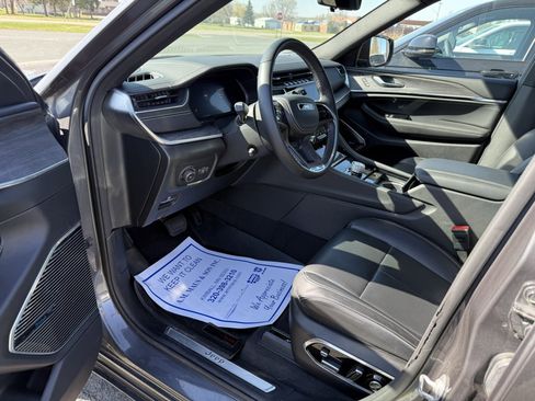 Used 2021 Jeep Grand Cherokee L Overland w/ Luxury Tech Group IV AWD/4WD image 10