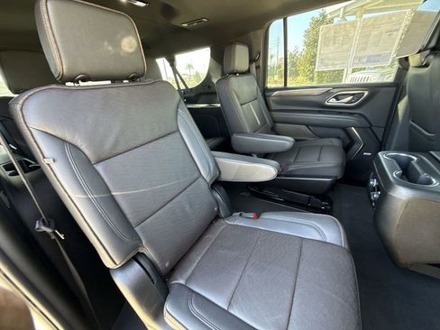 Used 2024 Chevrolet Suburban High Country w/ Advanced Technology Package AWD/4WD image 17