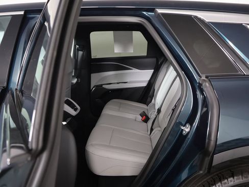 Used 2025 Cadillac Lyriq Luxury RWD image 34