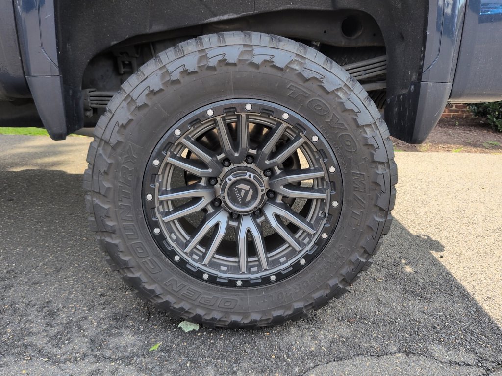 Used 2022 GMC Sierra 2500 AT4 w/ AT4 Premium Plus Package AWD/4WD image 12