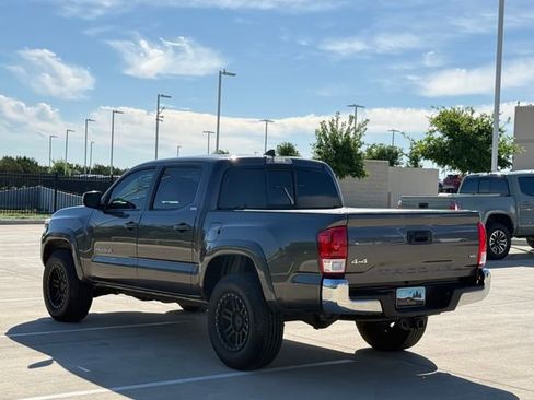 Used 2017 Toyota Tacoma SR5 w/ Tow Package image 8