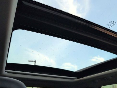 Used 2019 Jeep Cherokee Trailhawk image 23