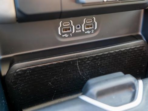 Used 2020 RAM 1500 Laramie image 32