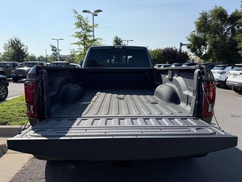 New 2026 RAM 3500 Big Horn AWD/4WD image 32