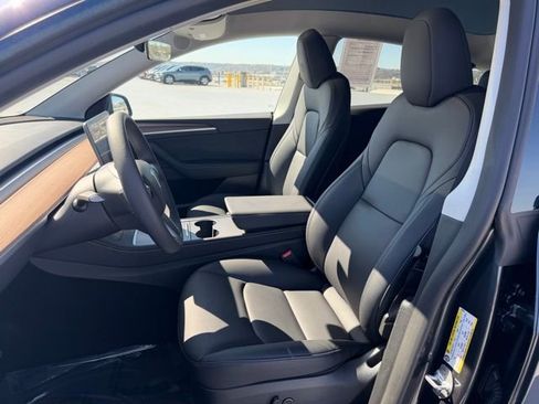 Used 2024 Tesla Model Y Long Range image 10