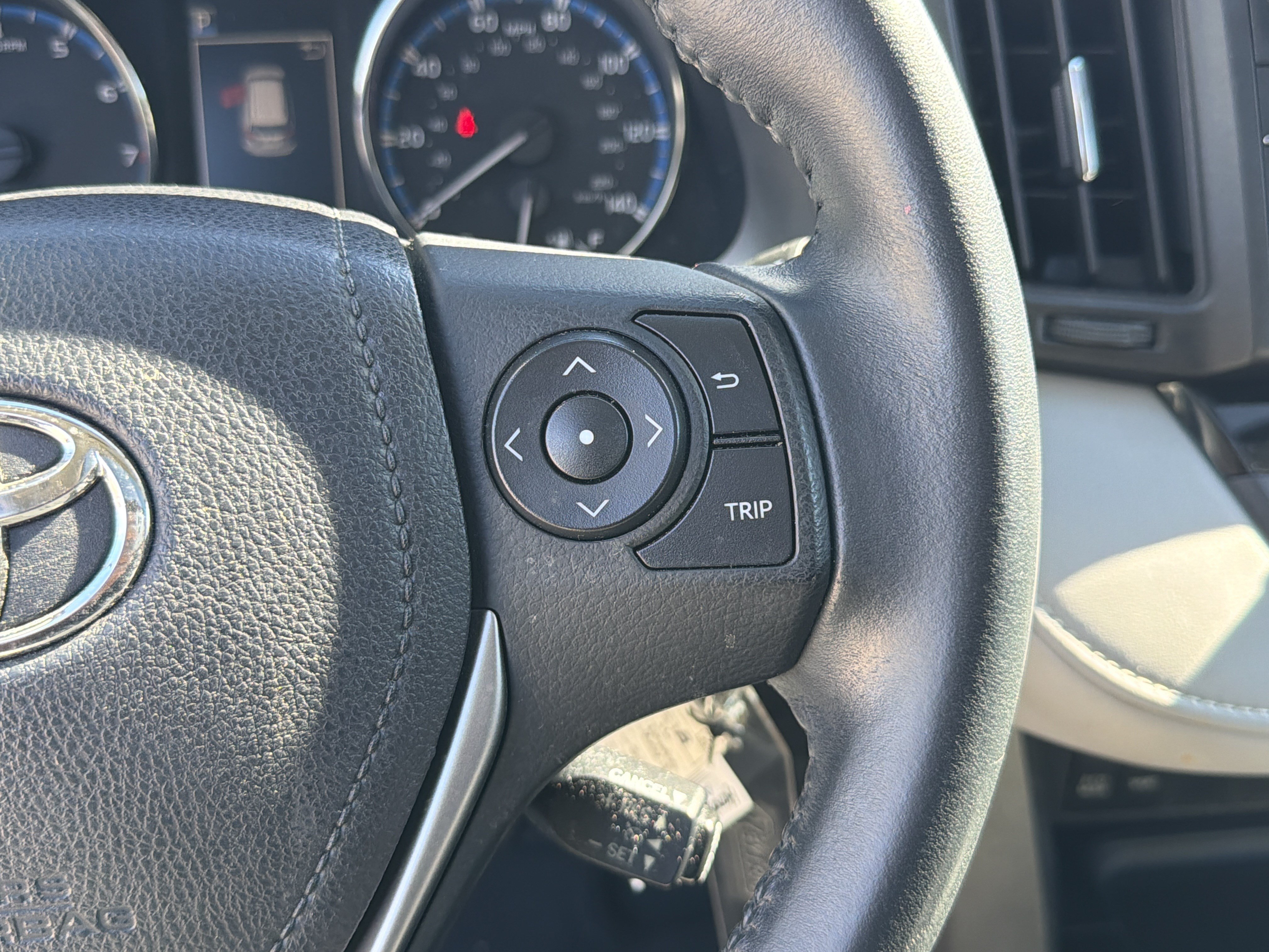Used 2016 Toyota RAV4 XLE FWD image 20