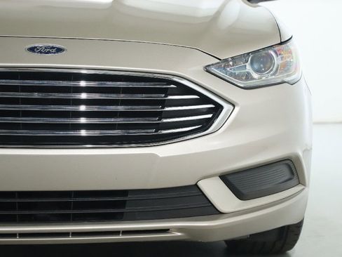Used 2017 Ford Fusion SE w/ Fusion SE Technology Package image 8