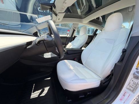 Used 2022 Tesla Model 3 RWD image 9