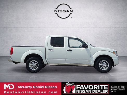 Used 2016 Nissan Frontier SV w/ SV Value Truck Package RWD image 6