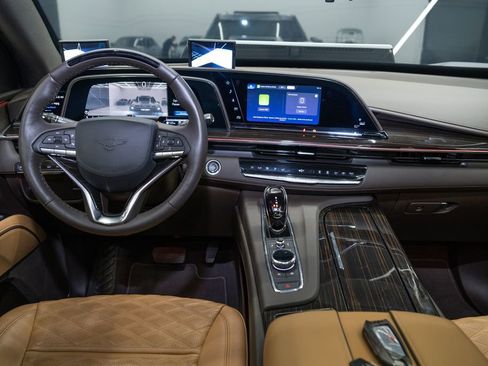 Used 2024 Cadillac Escalade Premium Luxury image 62