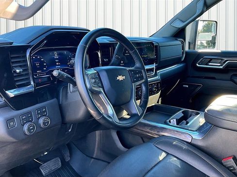 Used 2024 Chevrolet Silverado 2500 LTZ w/ LTZ Plus Package image 4