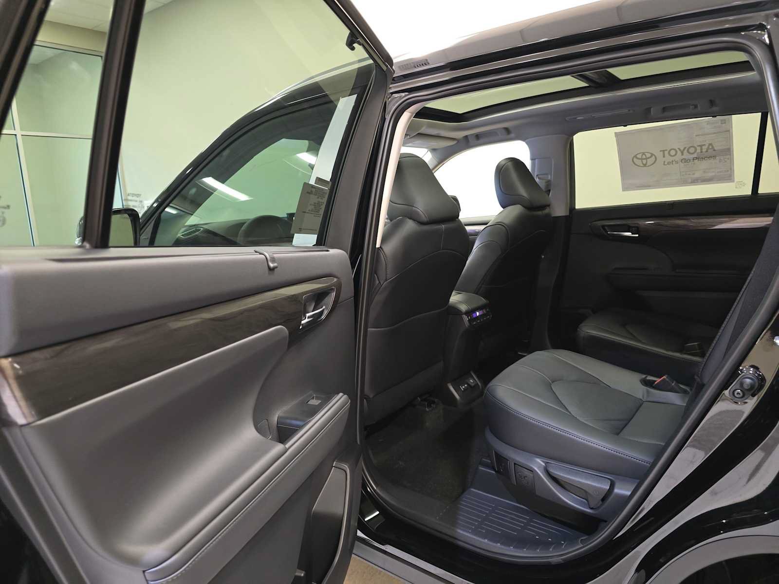New 2026 Toyota Highlander Platinum AWD/4WD image 23