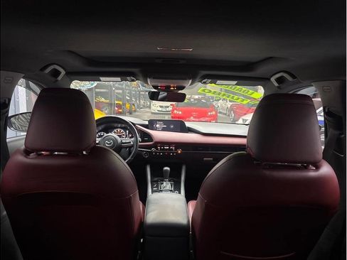 Used 2021 MAZDA MAZDA3 Hatchback w/Premium Plus Pkg image 22