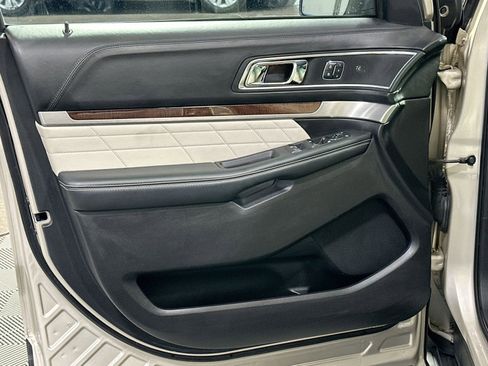 Used 2017 Ford Explorer Platinum image 15