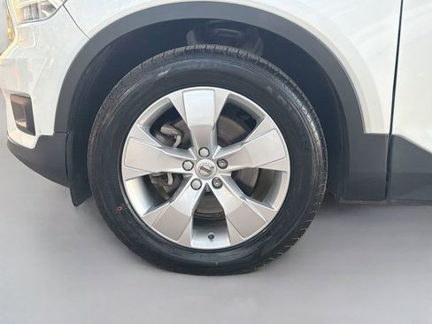Used 2022 Volvo XC40 T5 Momentum image 41