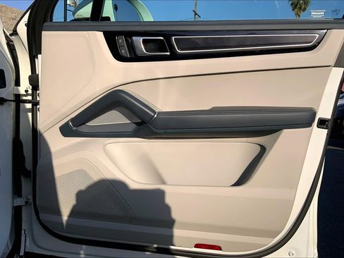 Used 2022 Porsche Cayenne GTS image 21