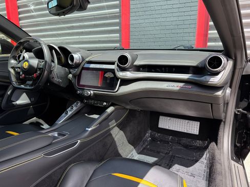 Used 2017 Ferrari GTC4Lusso AWD/4WD image 31