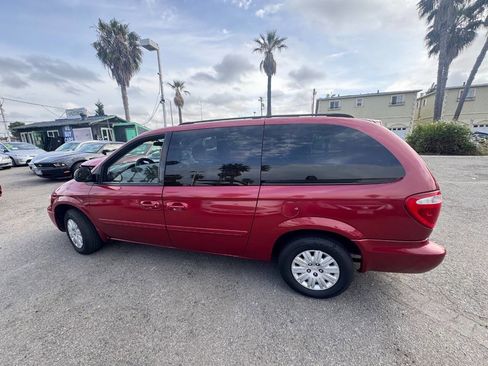 Used 2006 Chrysler Town & Country LX w/ Popular Equipment Group II FWD image 8