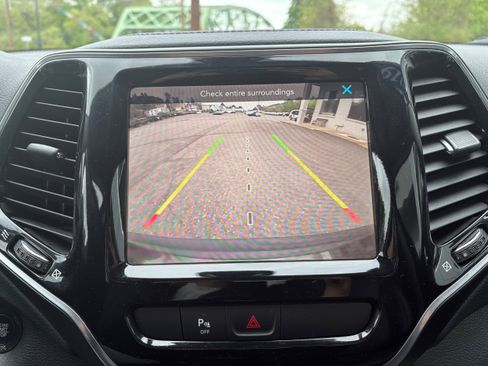 Certified 2019 Jeep Cherokee Limited AWD/4WD image 21