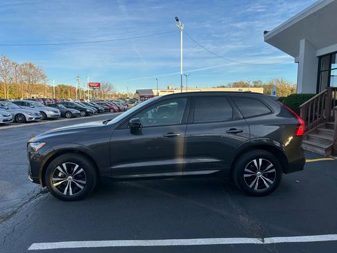 Used 2024 Volvo XC60 B5 Core image 4