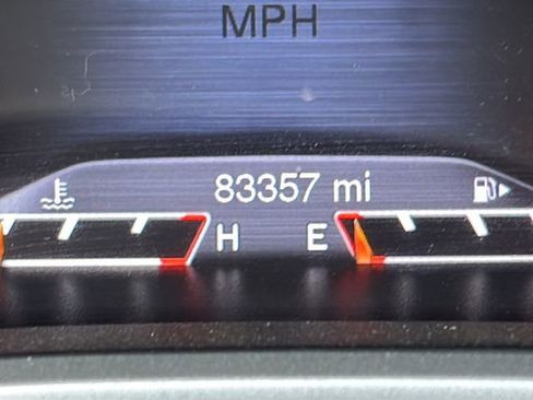Used 2018 Jeep Cherokee Overland w/ Technology Group AWD/4WD image 25