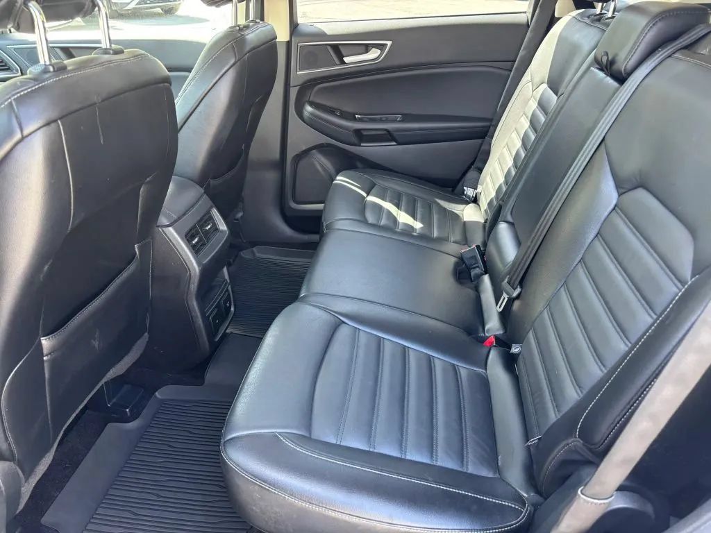 Used 2017 Ford Edge SEL w/ Equipment Group 201A AWD/4WD image 13