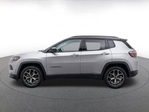 Used 2025 Jeep Compass Limited AWD/4WD image 4