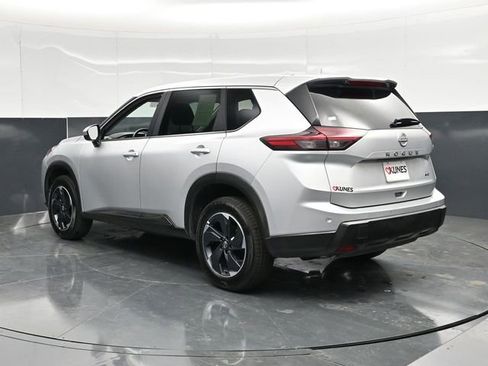 Used 2025 Nissan Rogue SV AWD/4WD image 10