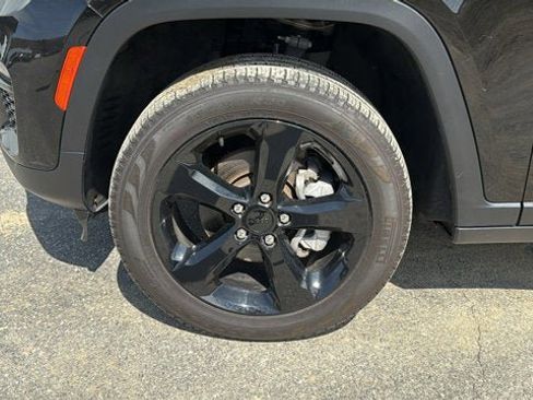 Certified 2024 Jeep Grand Cherokee Limited w/ Black Appearance Package image 11