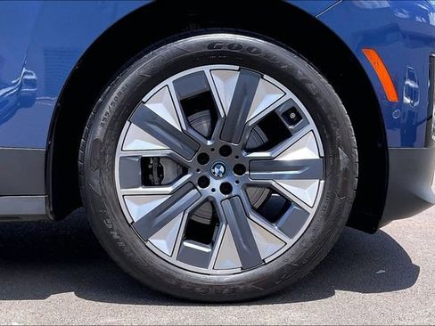 Used 2025 BMW iX xDrive50 w/ Convenience Package AWD/4WD image 9