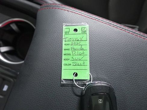 Used 2025 Honda Pilot Black Edition image 35