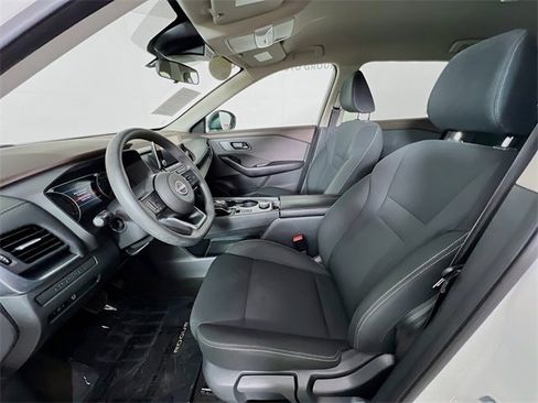 Used 2023 Nissan Rogue S image 10